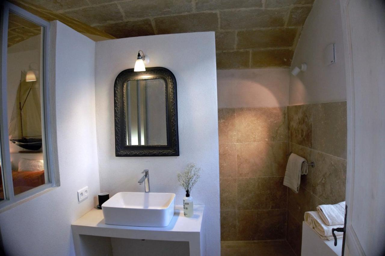 Les Canisses, magnifique appartement avec terrasse au cœur d'Uzès Esterno foto